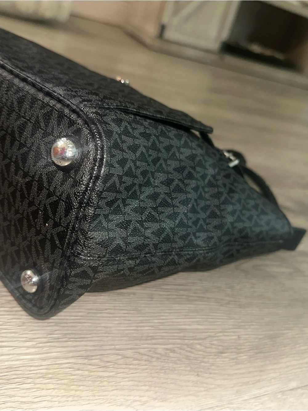 Michael Kors Jet Set Snap Pocket Tote MK Signature Purse